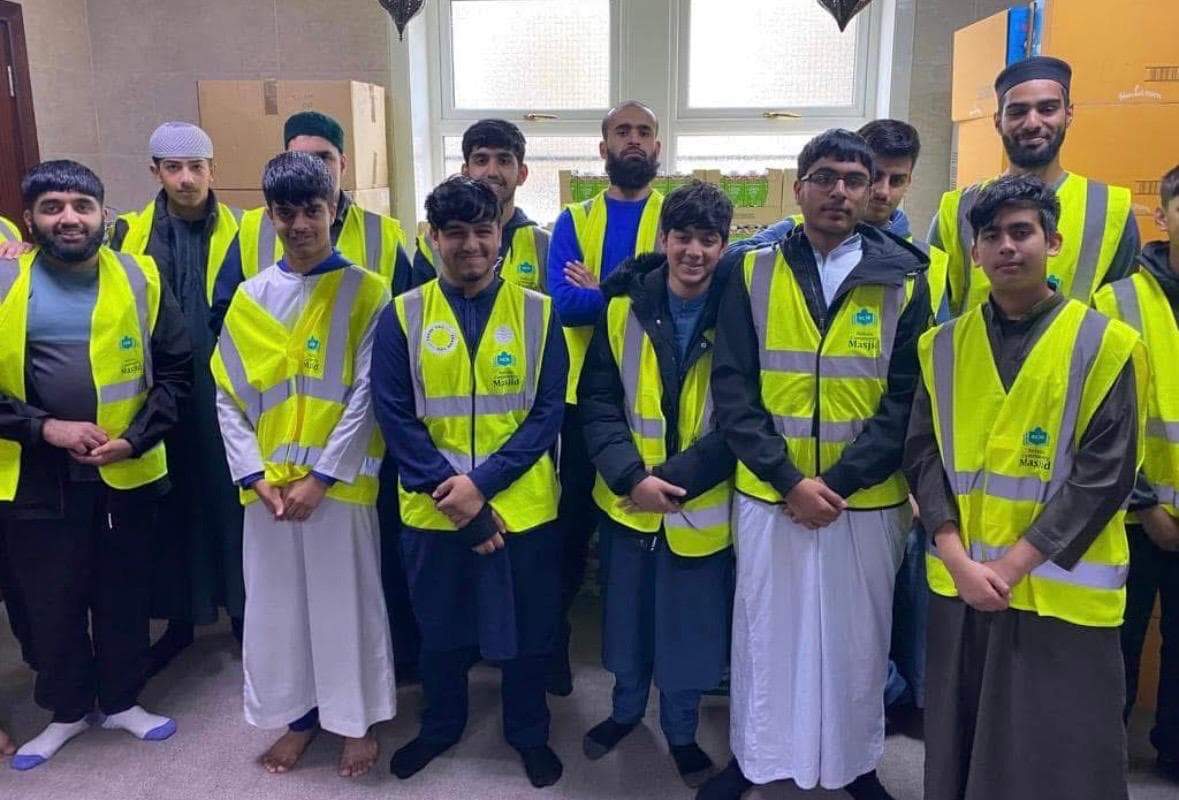 Young volunteers from the masjid ready to serve